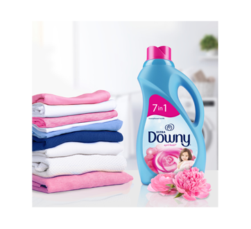 Image 4 of product Downy - Ultra Laundry Liquid Fabric Softener, April Fresh, 1,31 L