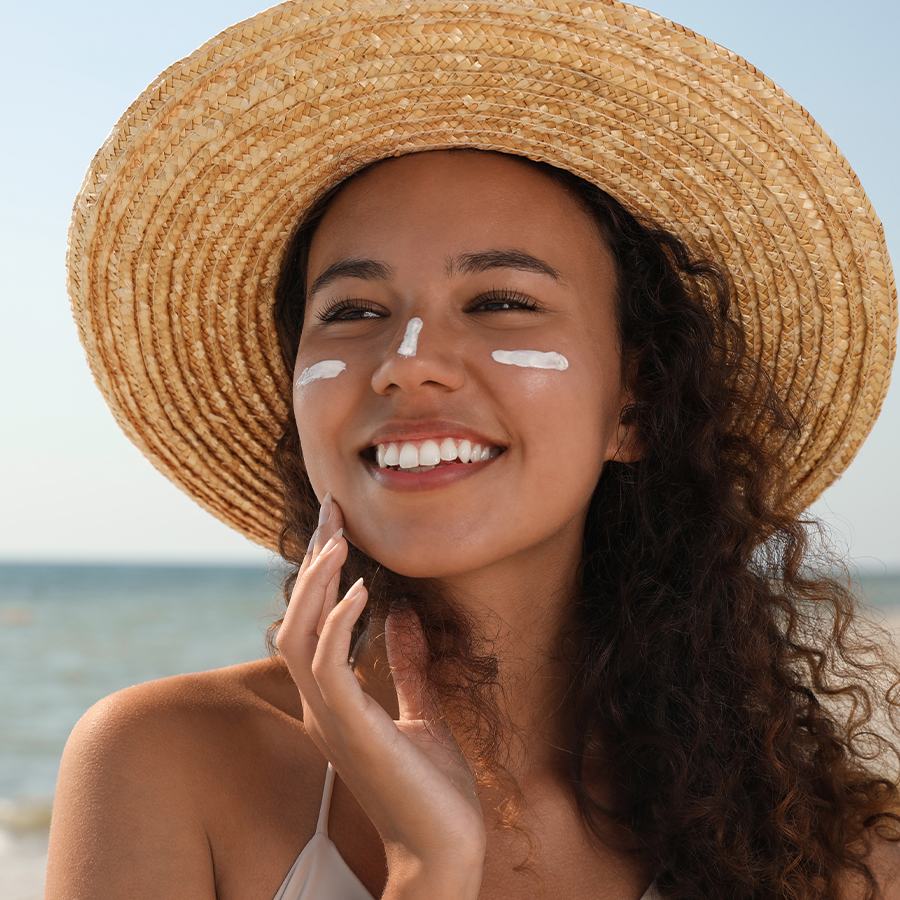 Maquillage 2024 : quels essentiels beauté utiliser cet été?